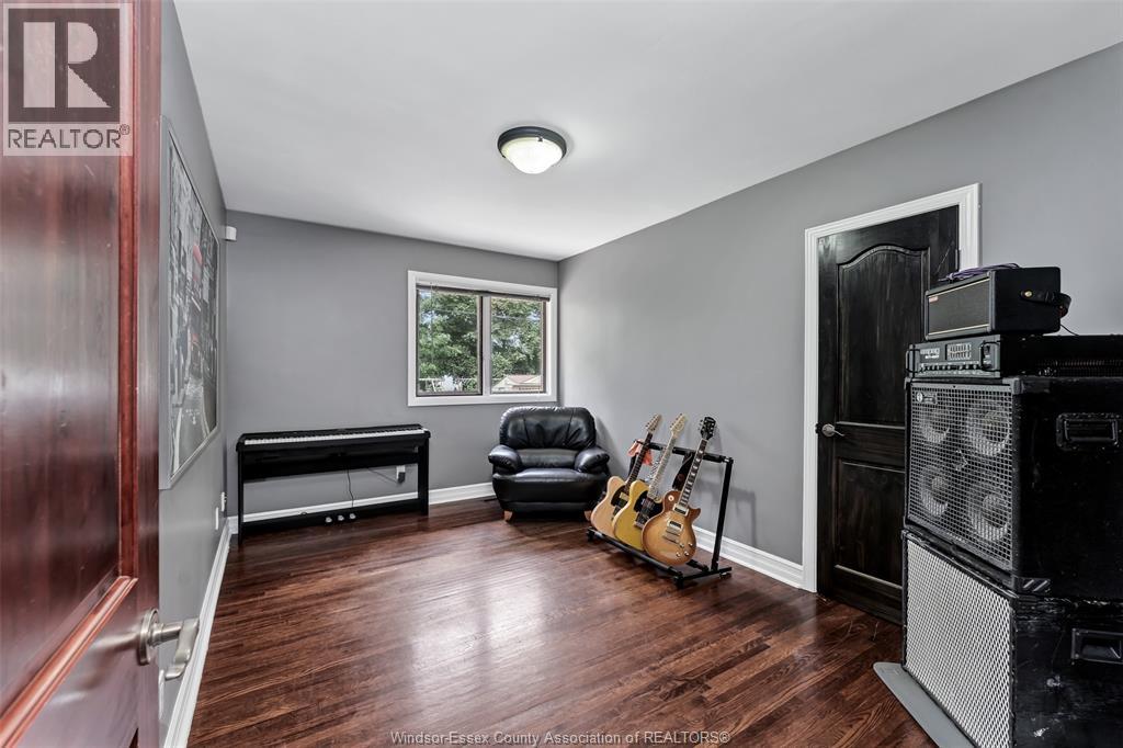 531 ISACK DRIVE - 17