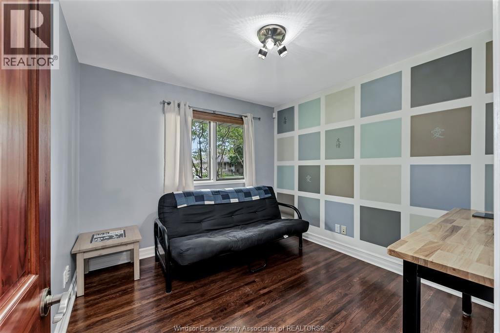 531 ISACK DRIVE - 16