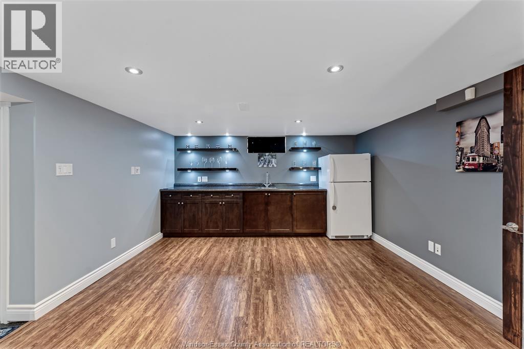 531 ISACK DRIVE - 21