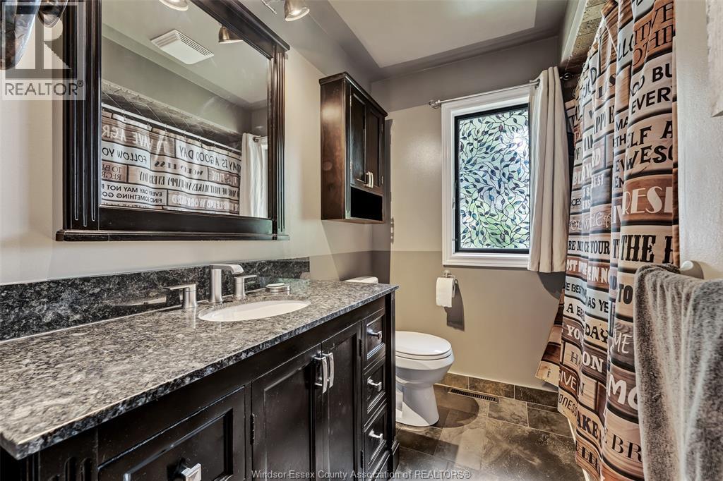 531 ISACK DRIVE - 18