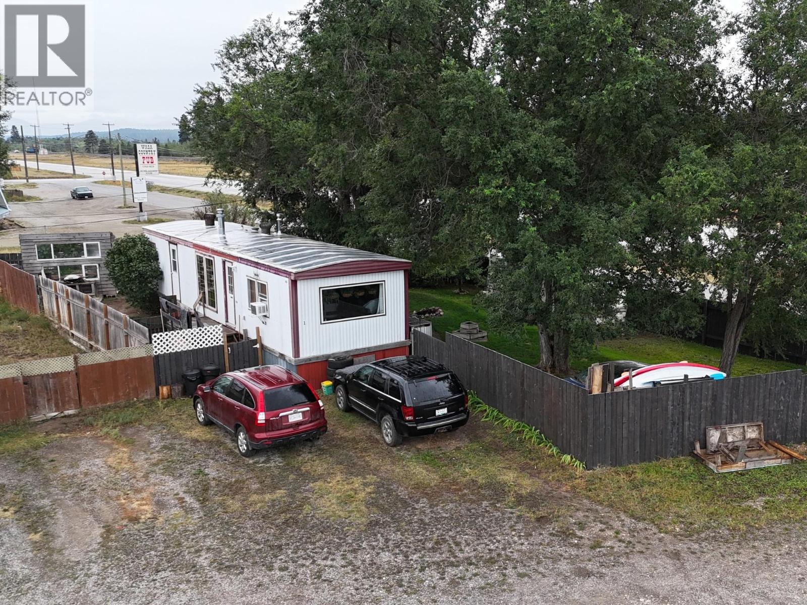 38 of 41 - 6598 Larch Road