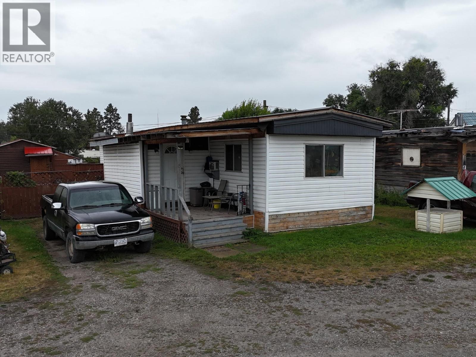28 of 41 - 6598 Larch Road