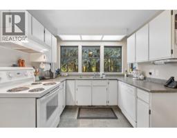 2102 Kirkstone Place, North Vancouver, BC V7J3R1 Photo 8