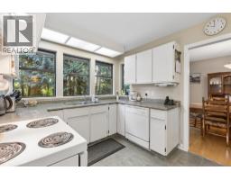 2102 Kirkstone Place, North Vancouver, BC V7J3R1 Photo 9