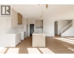 4pc Bathroom - 141 Creekstone Hill Sw, Calgary, AB T2X5G6 Photo 14
