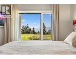 2442 Bella Vista Street, Kelowna, BC V1P1S1 Photo 36