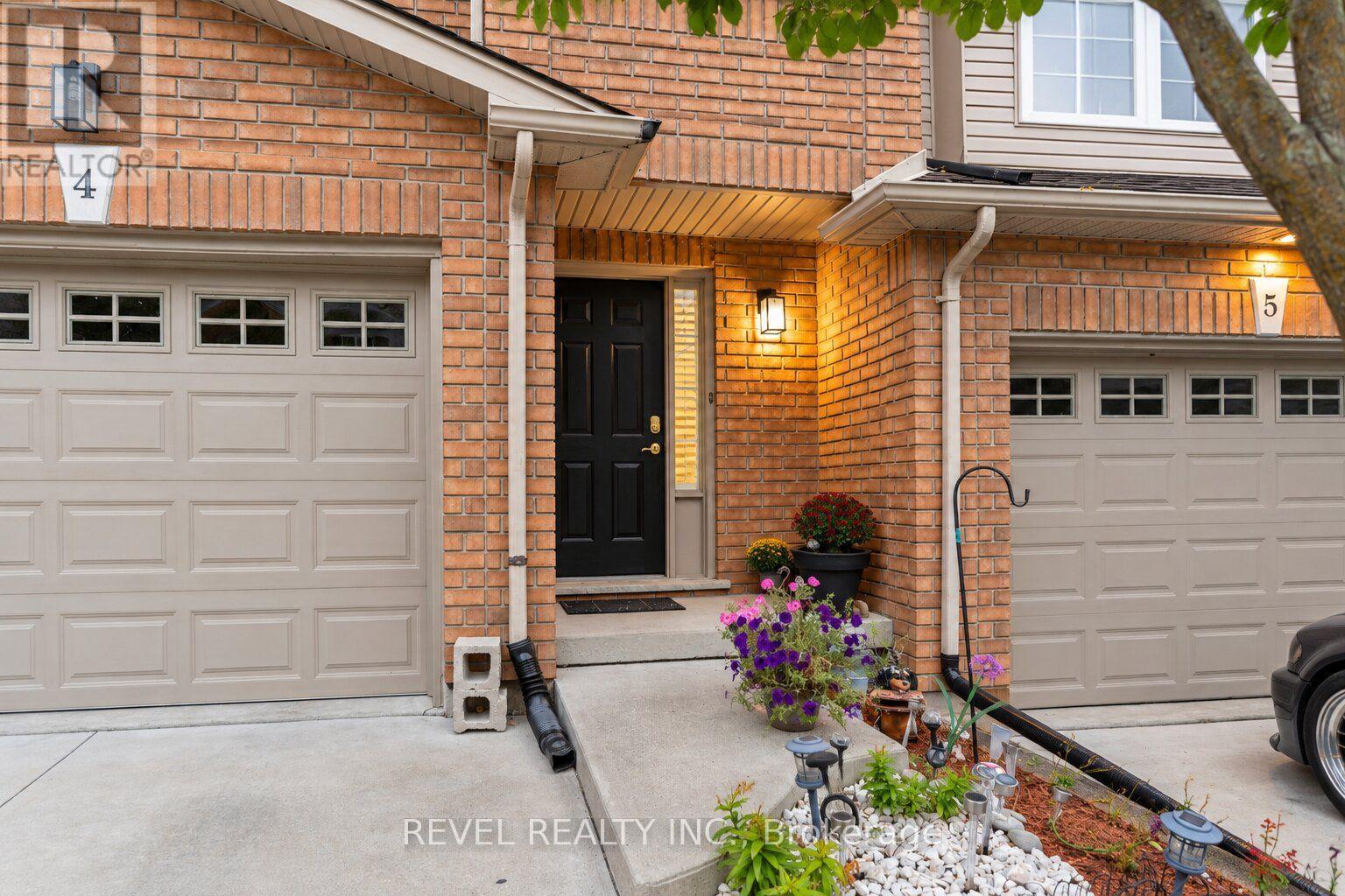 #4 348 HIGHLAND ROAD W - 3