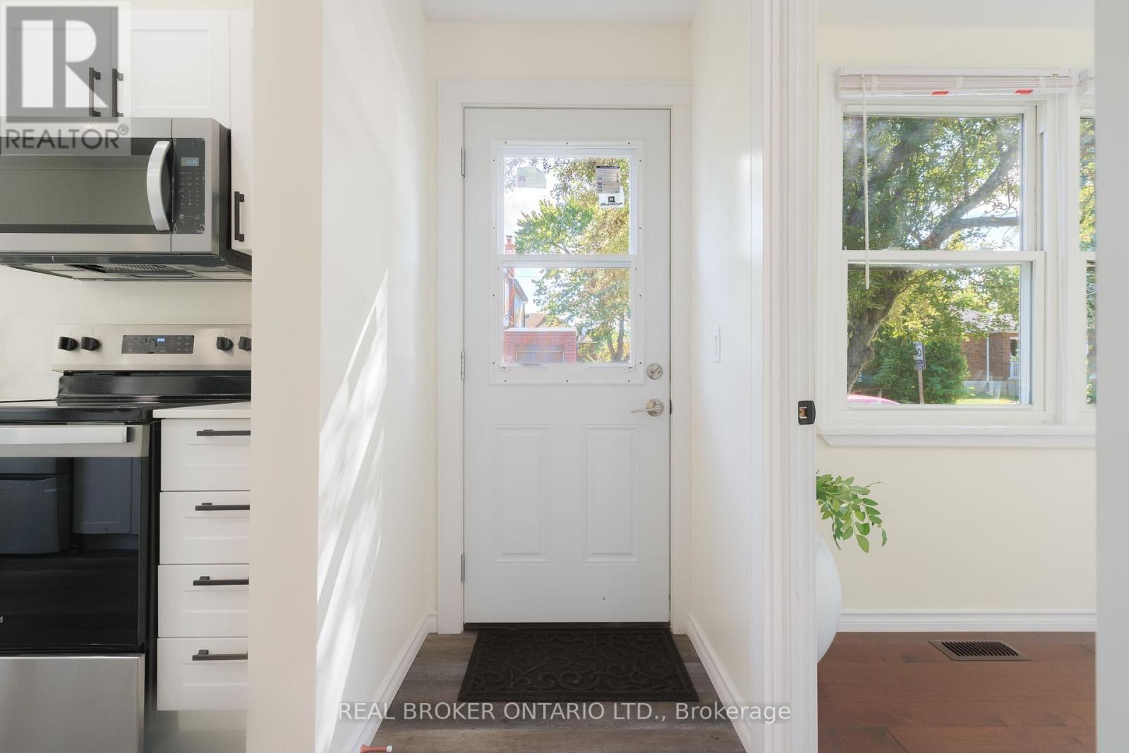 95 FENNELL AVENUE W - 26