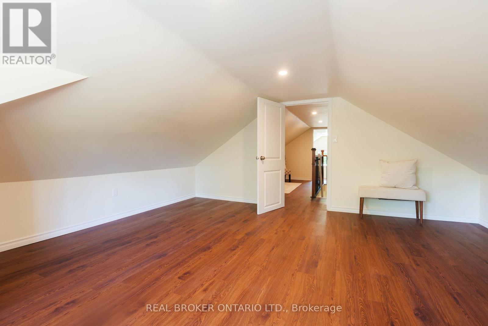 95 FENNELL AVENUE W - Image 29