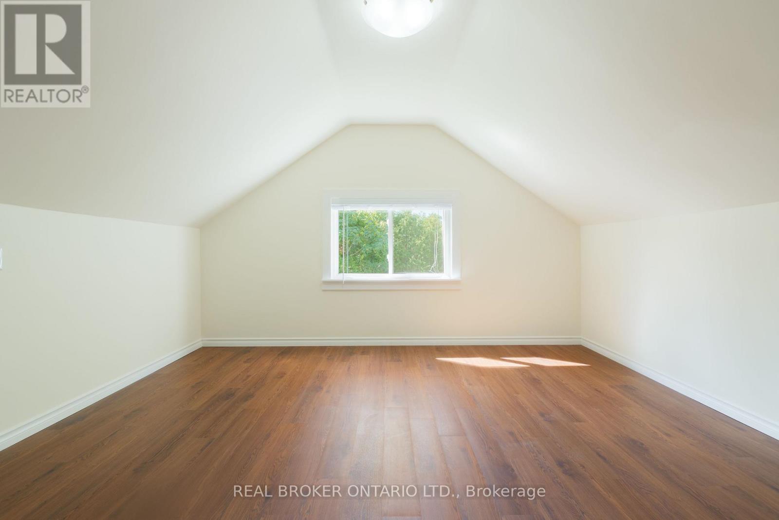 95 FENNELL AVENUE W - Image 32
