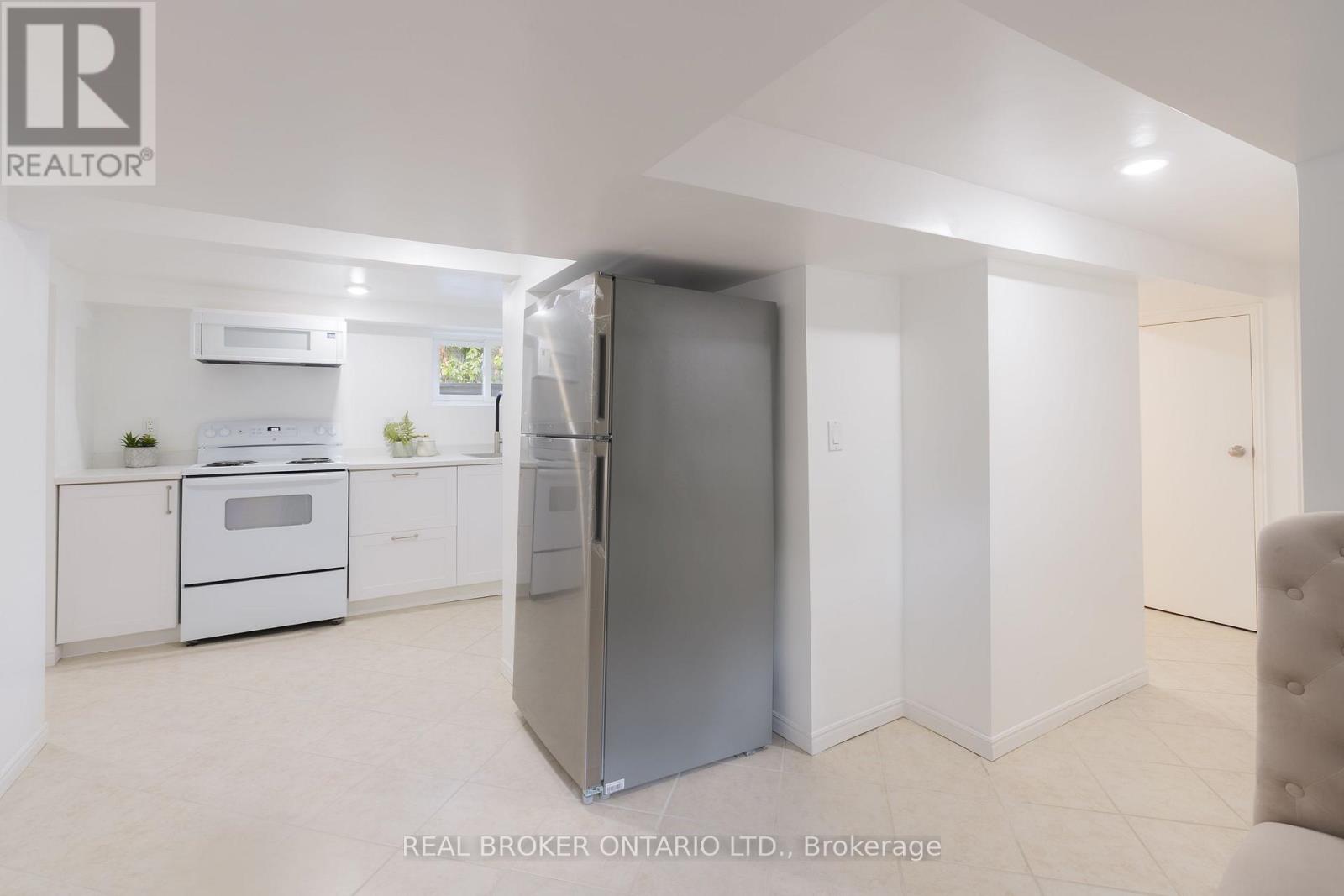 95 FENNELL AVENUE W - Image 37