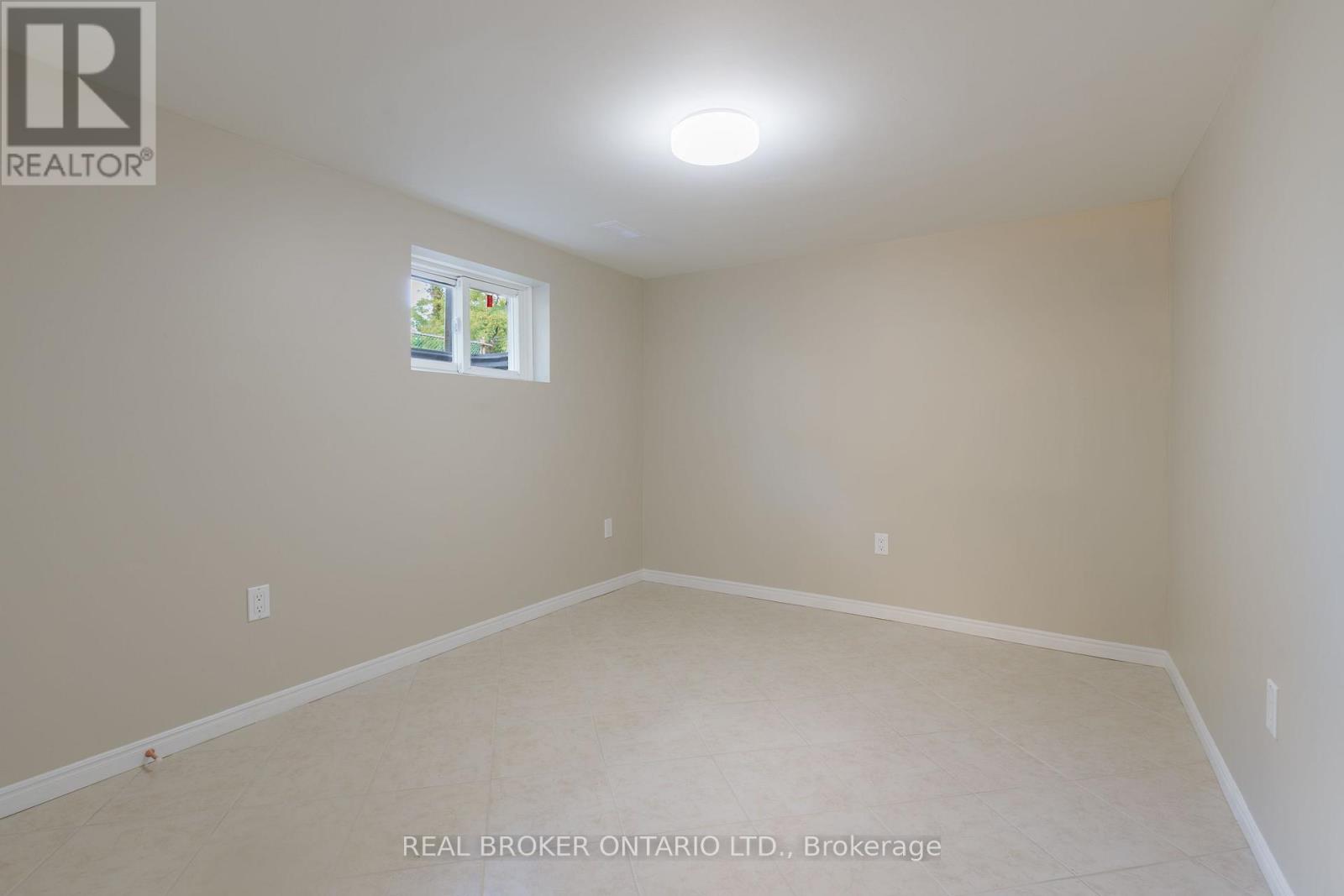 95 FENNELL AVENUE W - Image 42