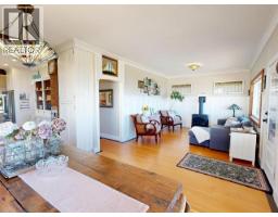 Family room - 5374 Larch Ave, Powell River, BC V8A4M5 Photo 10