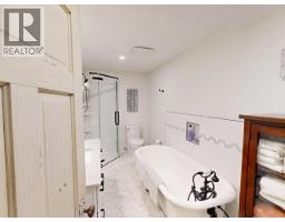5374 Larch Ave, Powell River, BC V8A4M5 Photo 22