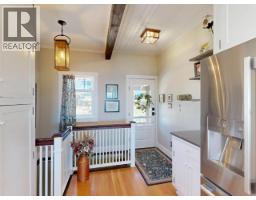 5374 Larch Ave, Powell River, BC V8A4M5 Photo 16