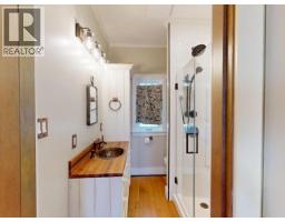 5374 Larch Ave, Powell River, BC V8A4M5 Photo 18