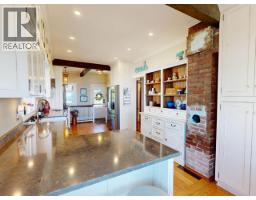5374 Larch Ave, Powell River, BC V8A4M5 Photo 12