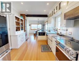 5374 Larch Ave, Powell River, BC V8A4M5 Photo 17