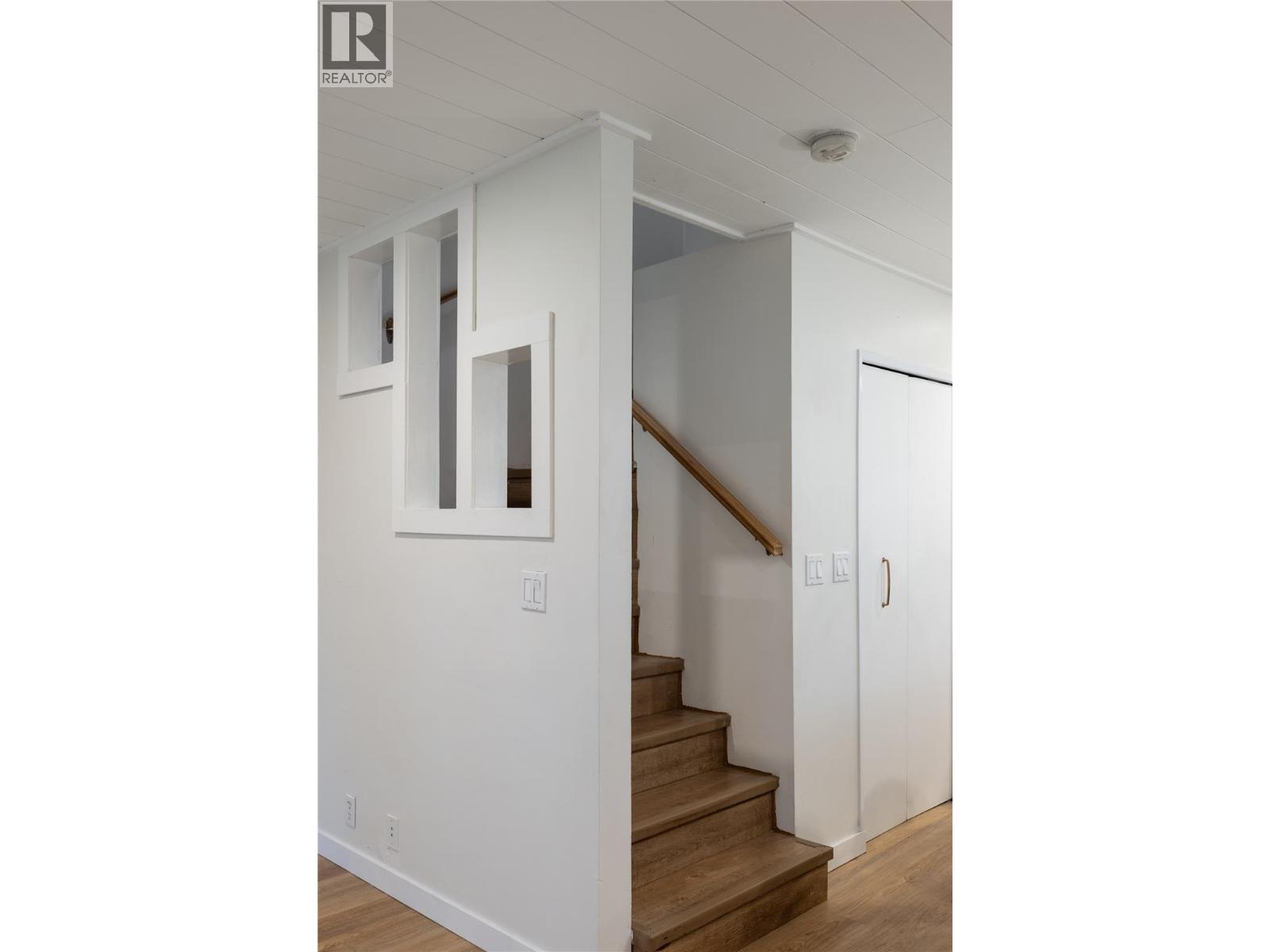 #20 5300 25 Avenue - 17