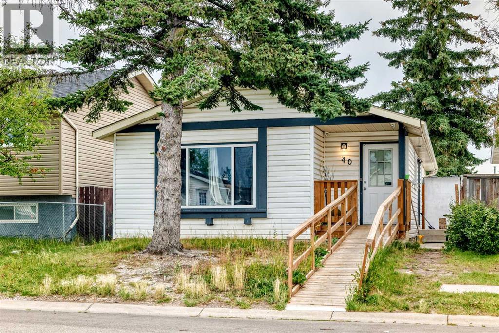40 FALDALE Close NE - 1