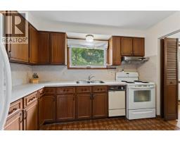 Family room/Fireplace - 3630 Avondale Avenue, Windsor, ON N9E1X9 Photo 11