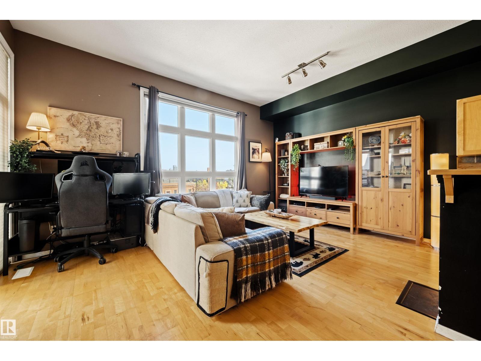 #324 10407 122 ST NW - 16