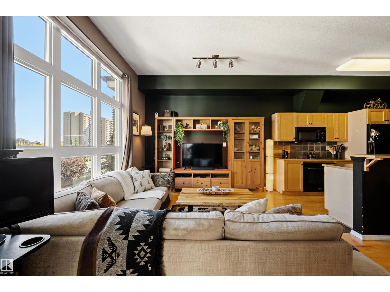 #324 10407 122 ST NW - 17