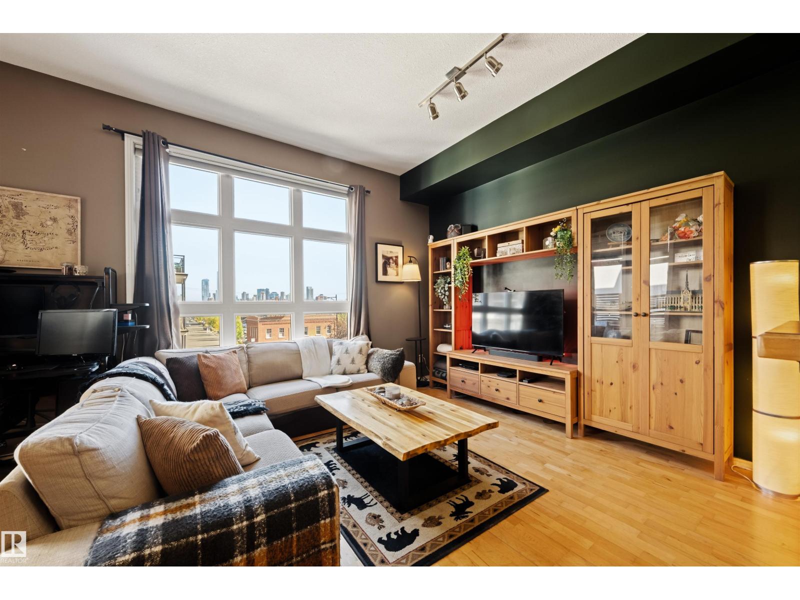#324 10407 122 ST NW - 19