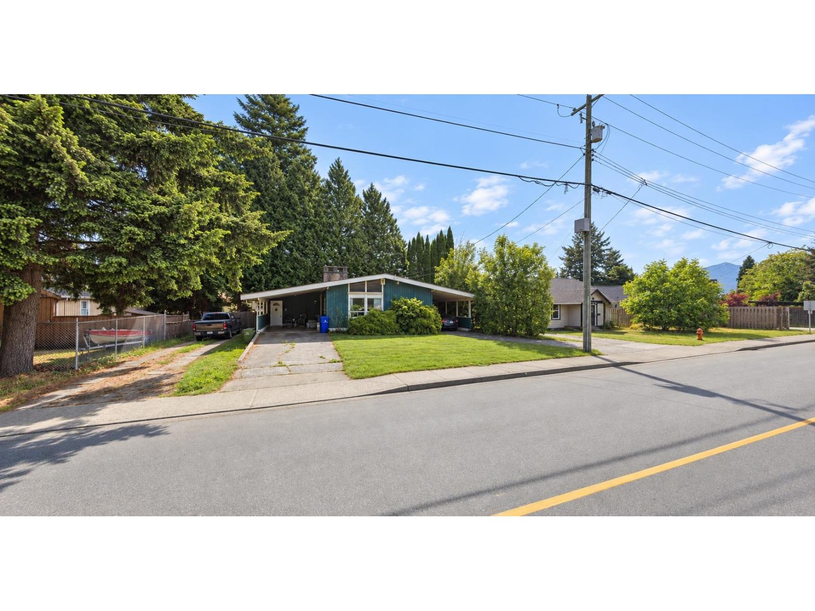 9542 YOUNG ROAD, Chilliwack Proper East