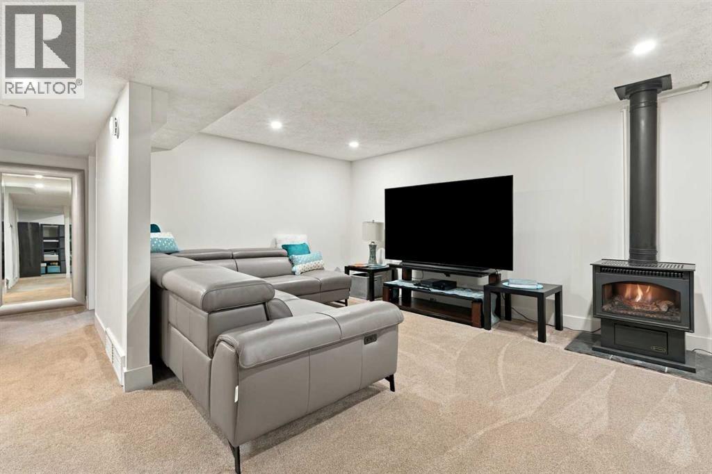 137 Lissington Drive SW - photo 32