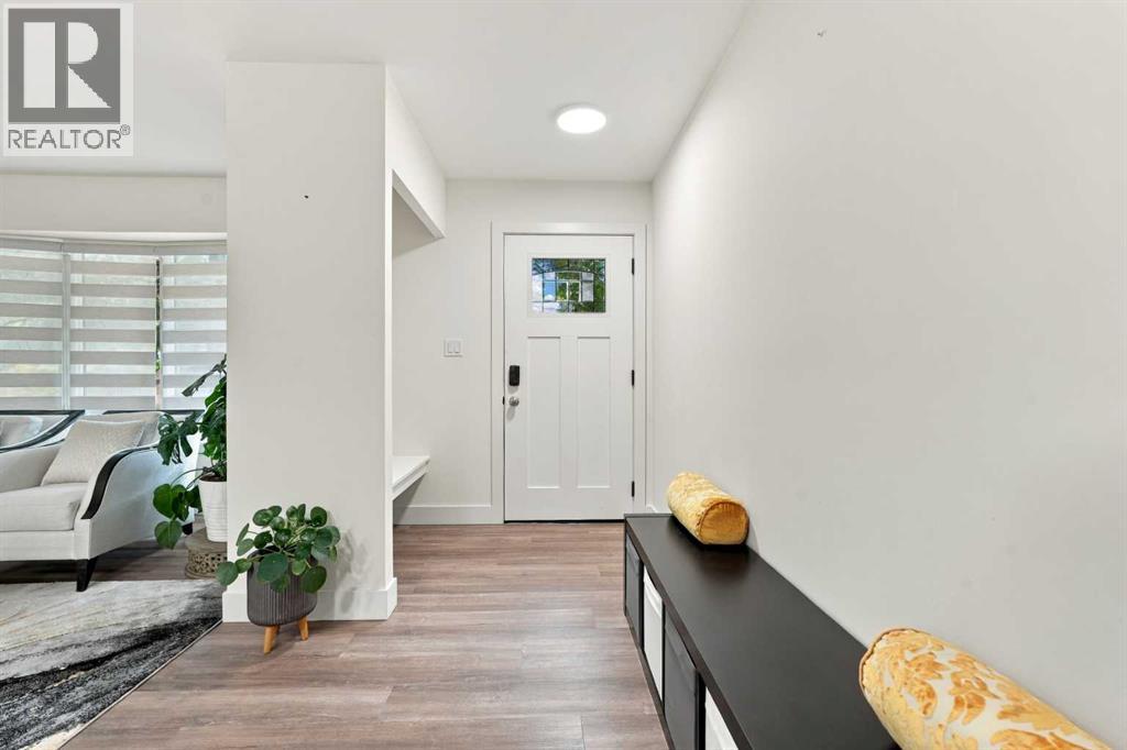 137 Lissington Drive SW - photo 3
