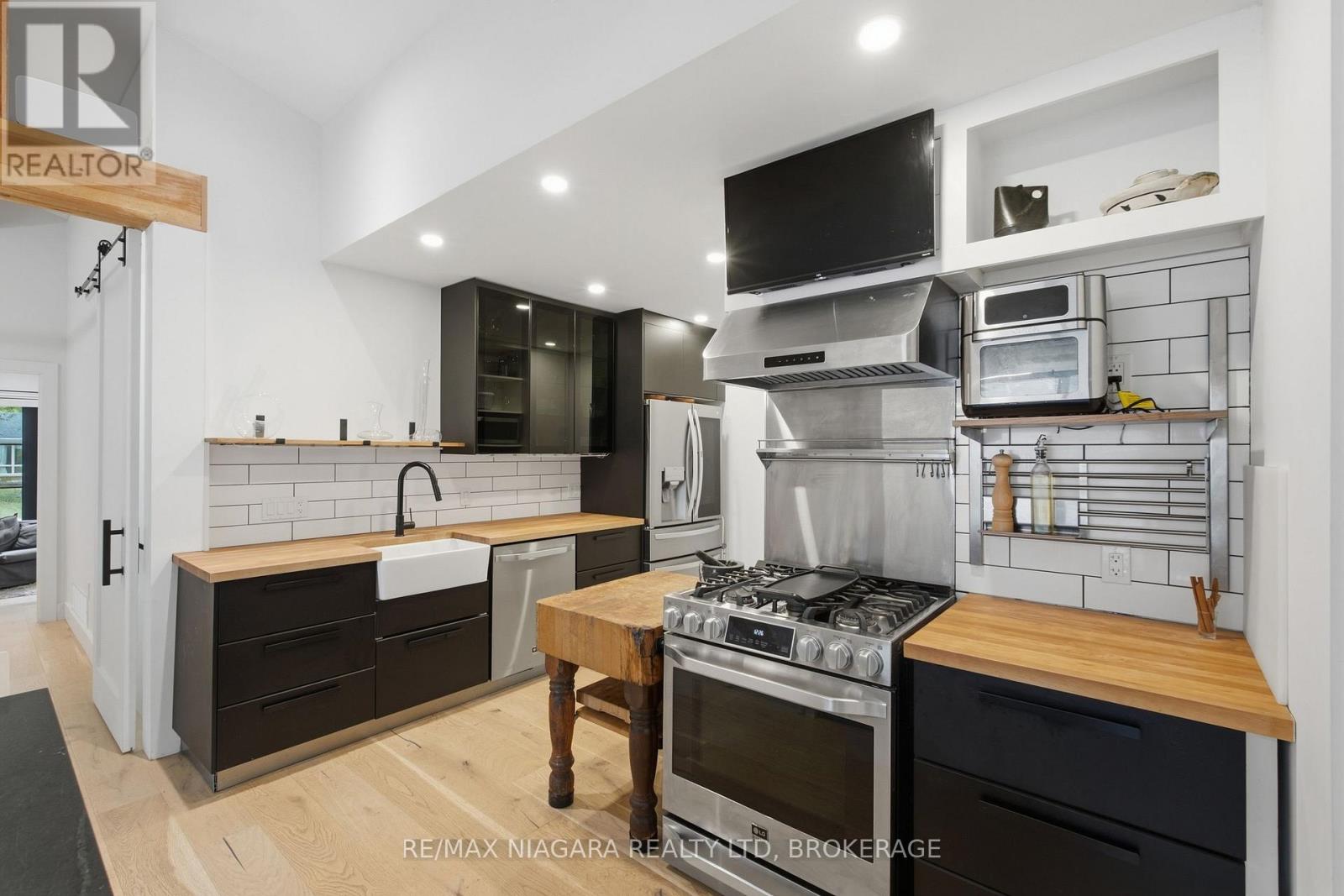 8 DIXIE AVENUE - Image 23