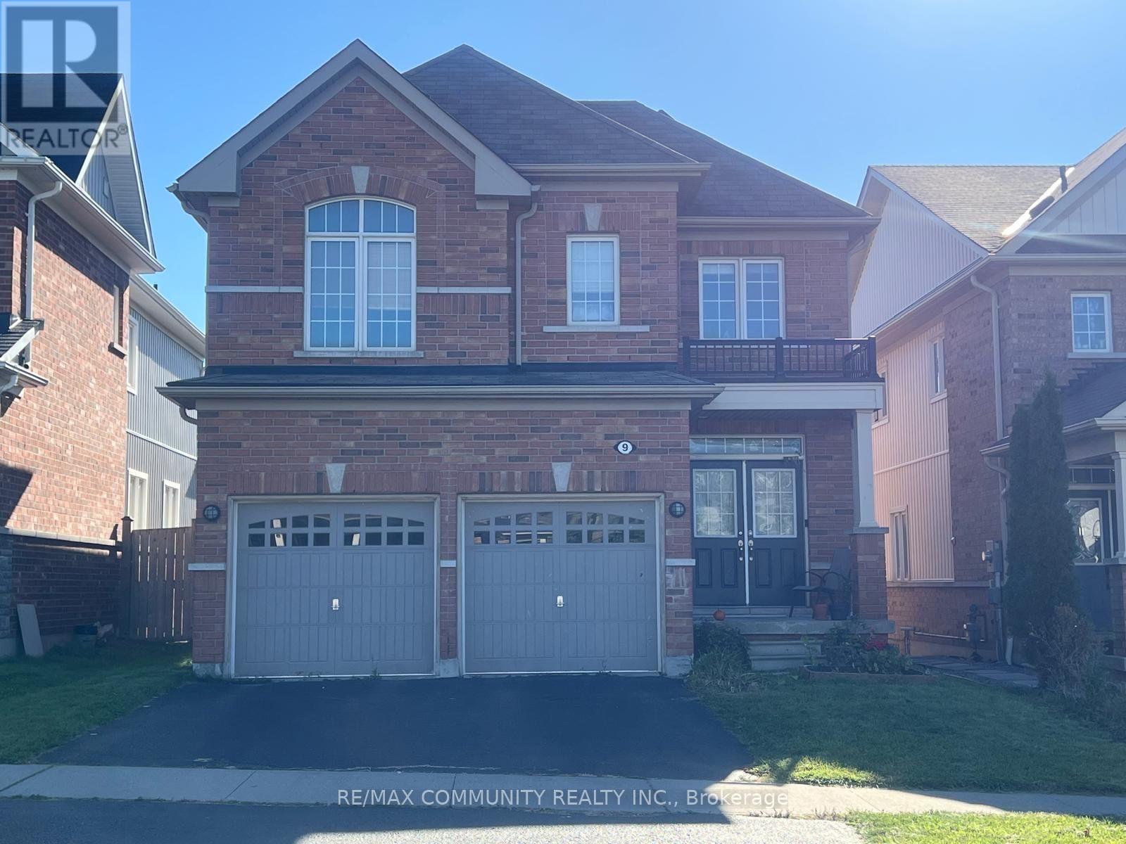 9 ADANAC DRIVE, Whitby (Blue Grass Meadows)