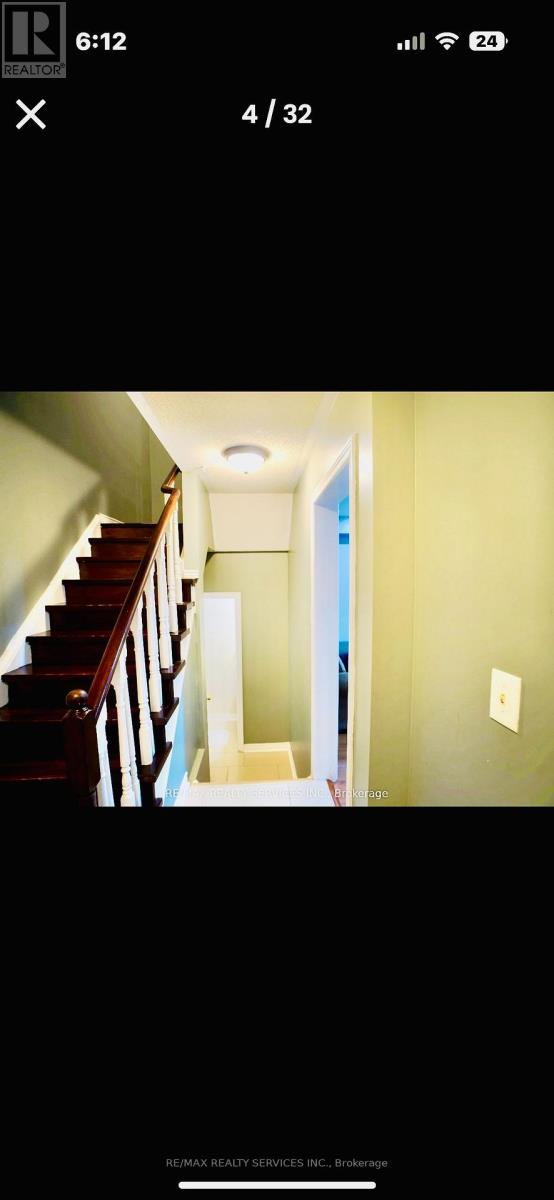 121 PRESSED BRICK DRIVE, Brampton (Brampton North) — photo 4