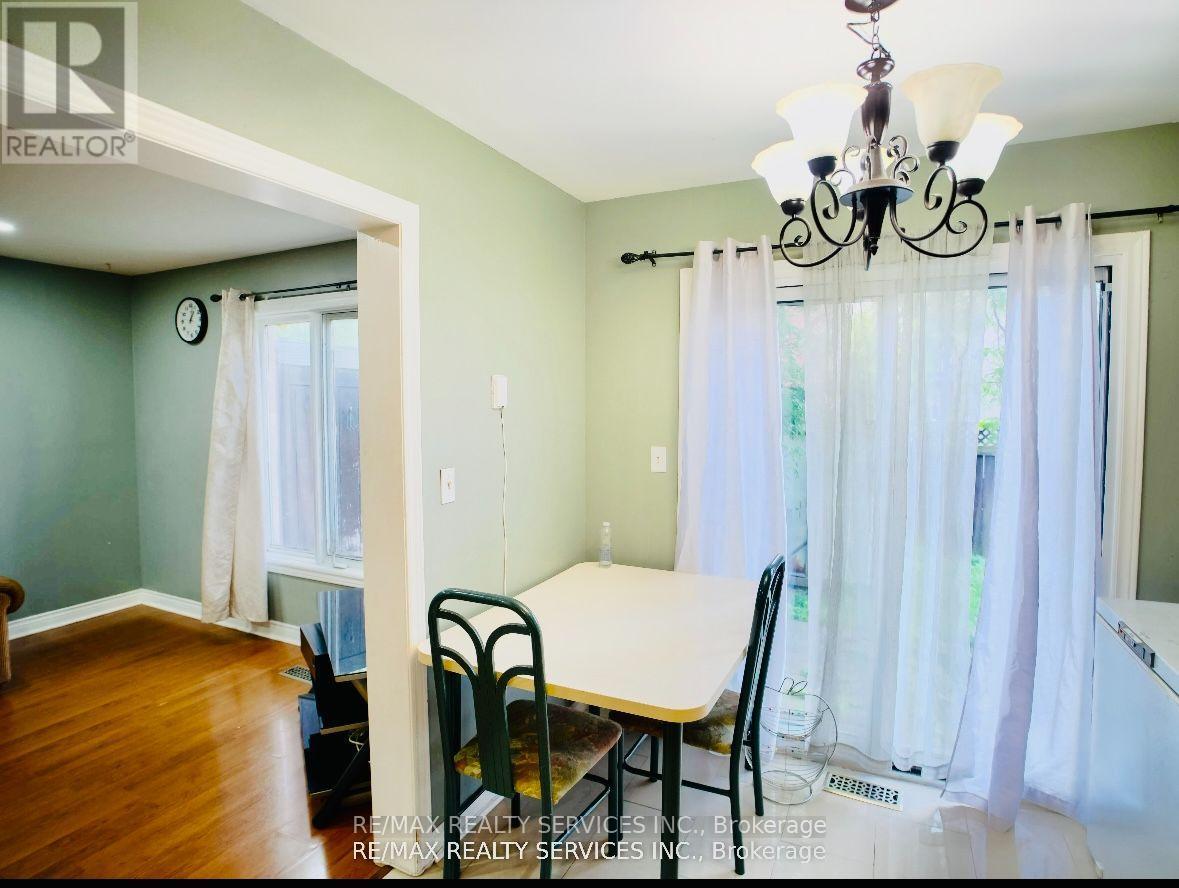 121 PRESSED BRICK DRIVE, Brampton (Brampton North) — photo 7
