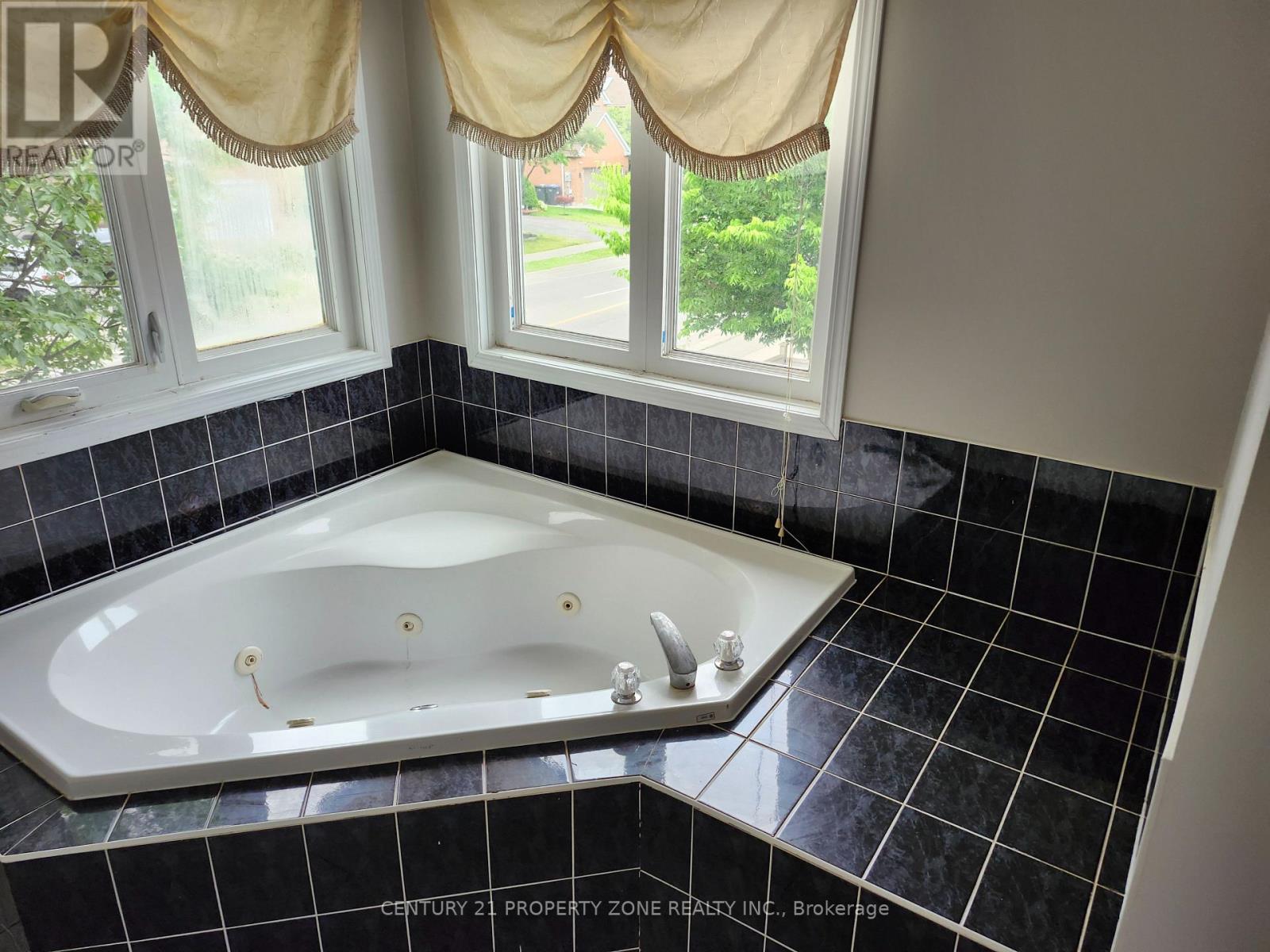 MAIN - 700 PETER ROBERTSON BOULEVARD, Brampton (Sandringham-Wellington) — photo 6
