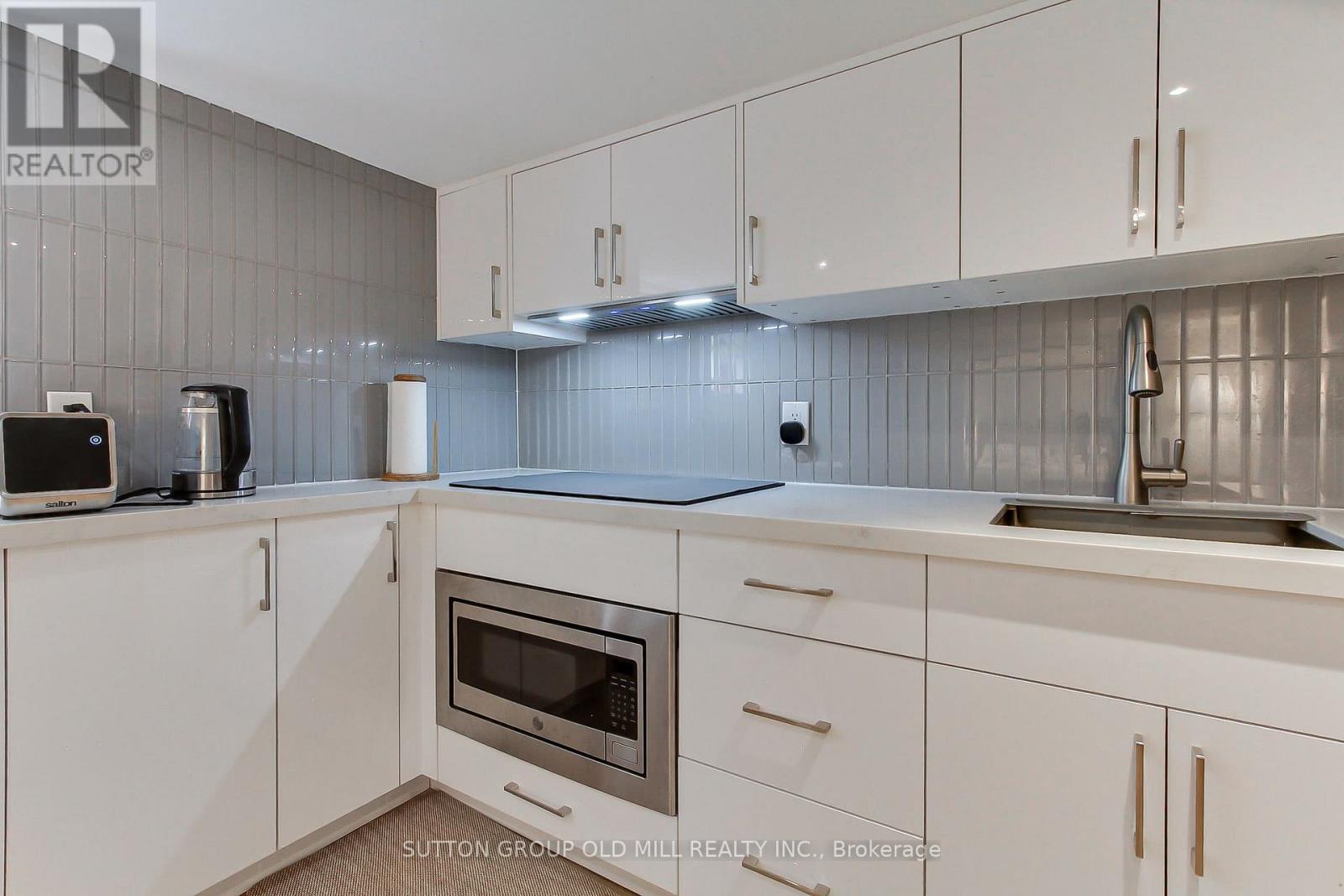 8 LOCKHEED BOULEVARD - 32