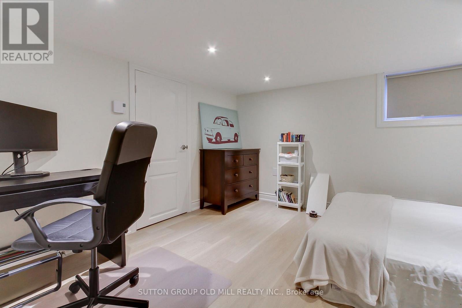 8 LOCKHEED BOULEVARD - Image 35