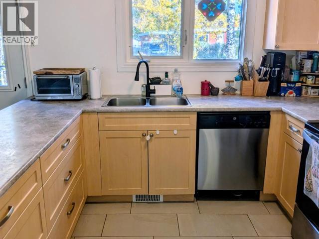 25 TAKHINI AVE, Whitehorse, Yukon, Y1A3N5, Whitehorse, Yukon — photo 2 of 5