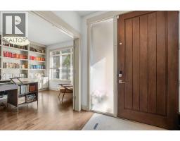 4pc Bathroom - 2028 37 Avenue Sw, Calgary, AB T2T2H5 Photo 12
