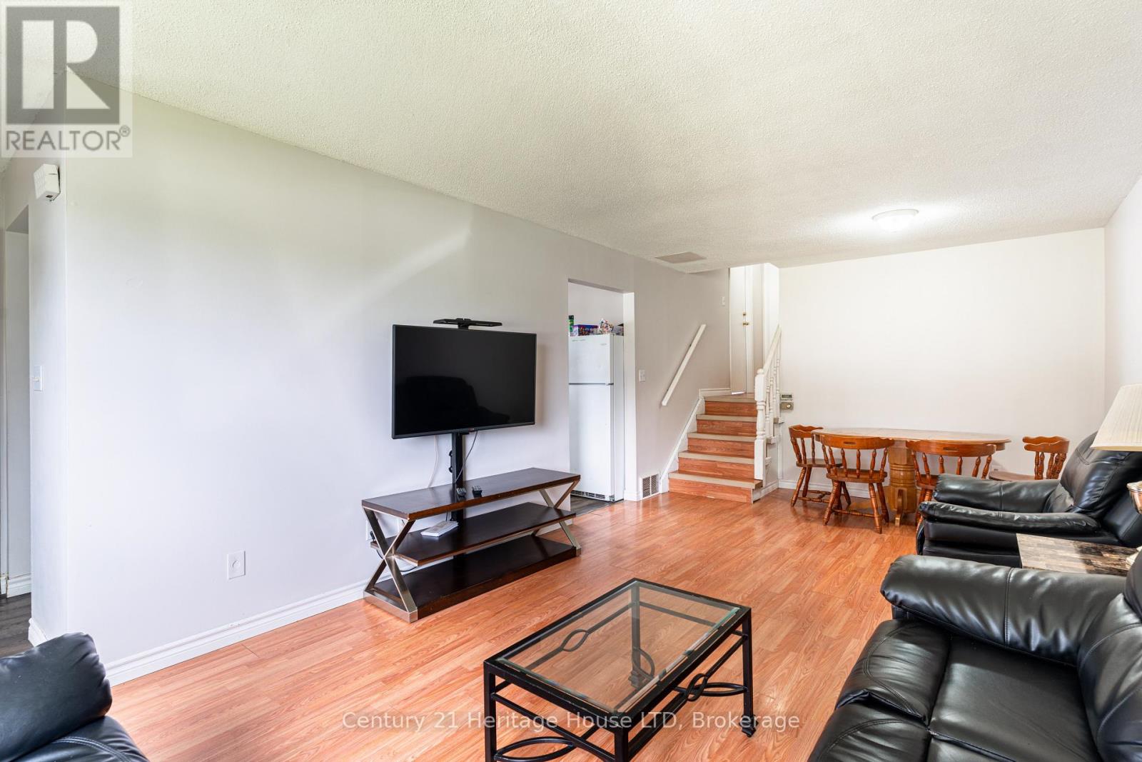 542 FIRST AVENUE N - 8