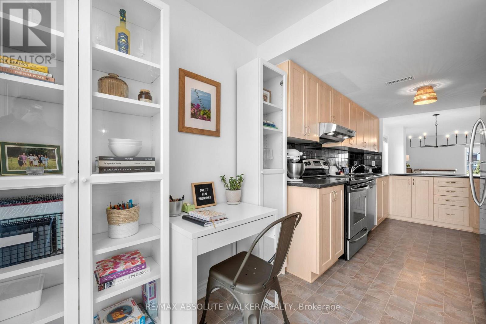 #32 633 LAKERIDGE DRIVE - 14