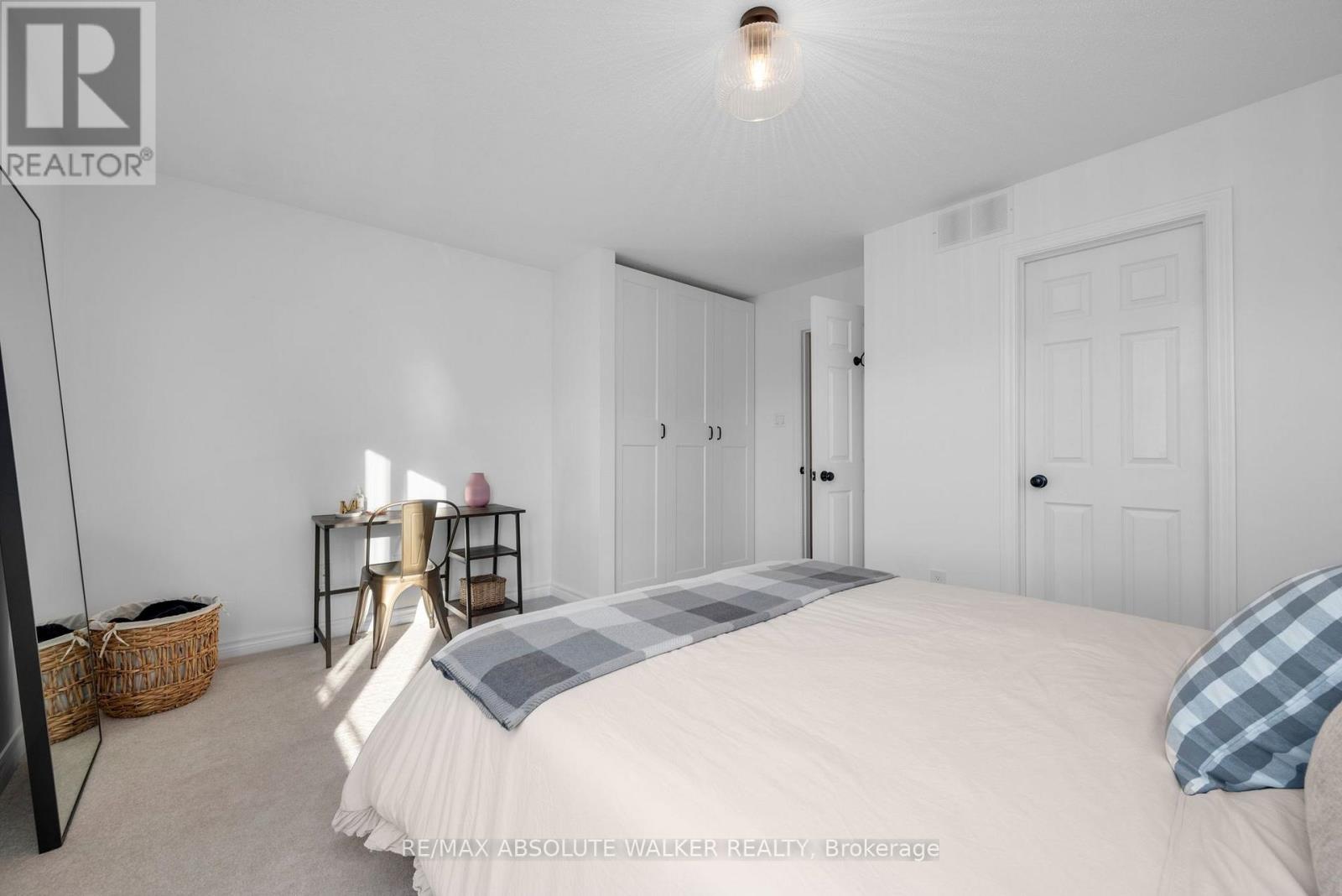 #32 633 LAKERIDGE DRIVE - Image 22