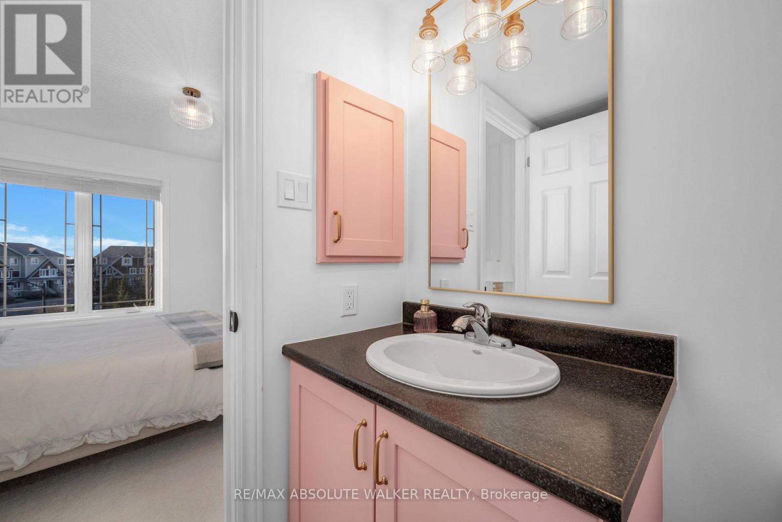 #32 633 LAKERIDGE DRIVE - 24