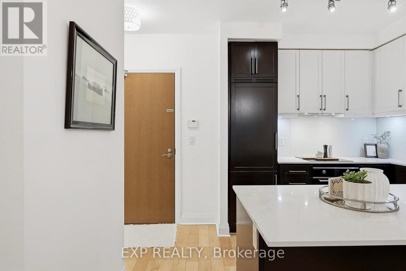 213 - 21 CLAIRTRELL ROAD, Toronto (Willowdale East) — photo 2