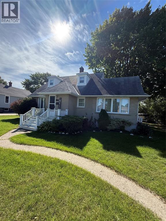 881 MICHIGAN AVENUE, Sarnia — photo 2
