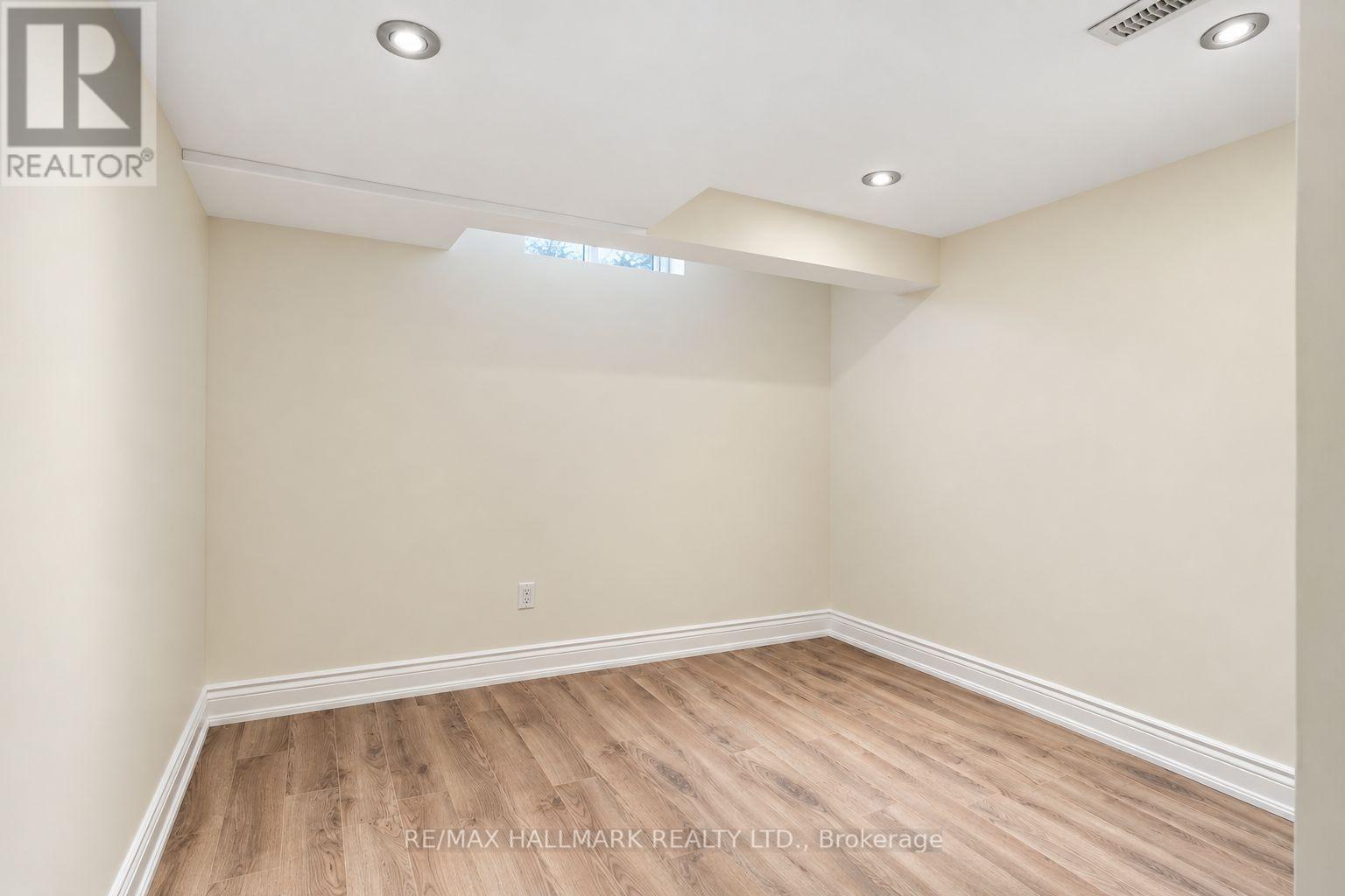 97 BENJAMIN HOOD CRESCENT - 33