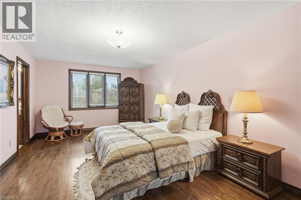 4 NELLIDA Crescent - 34