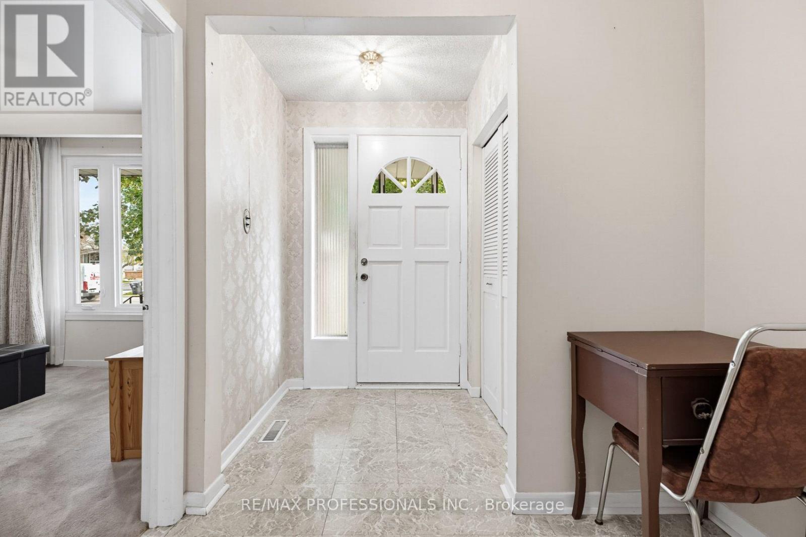 7540 DARCEL AVENUE, Mississauga (Malton) — photo 5