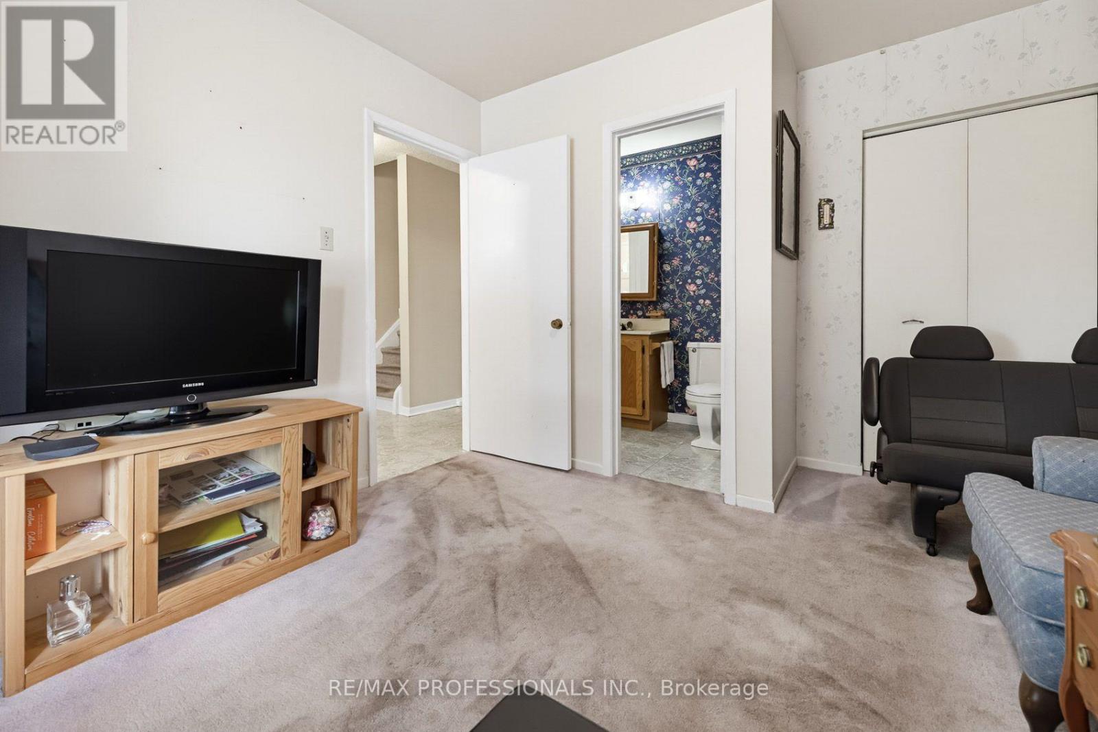 7540 DARCEL AVENUE, Mississauga (Malton) — photo 8